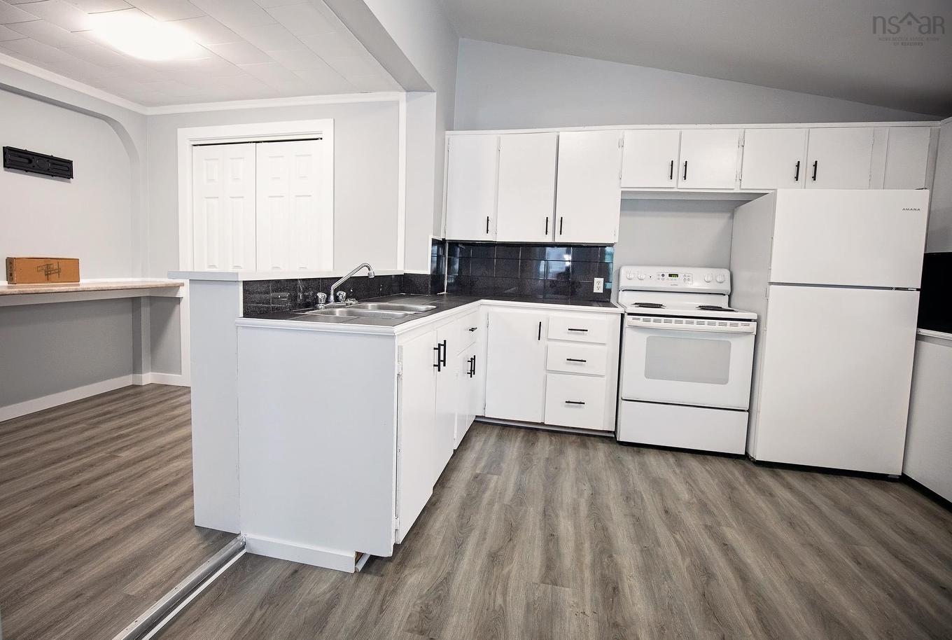 32 Douglas Avenue, Amherst, NS