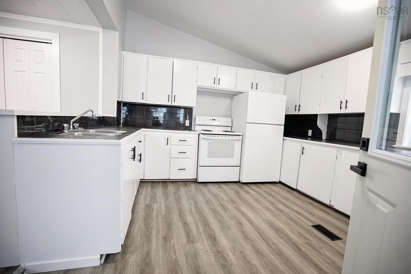 32 Douglas Avenue, Amherst, NS