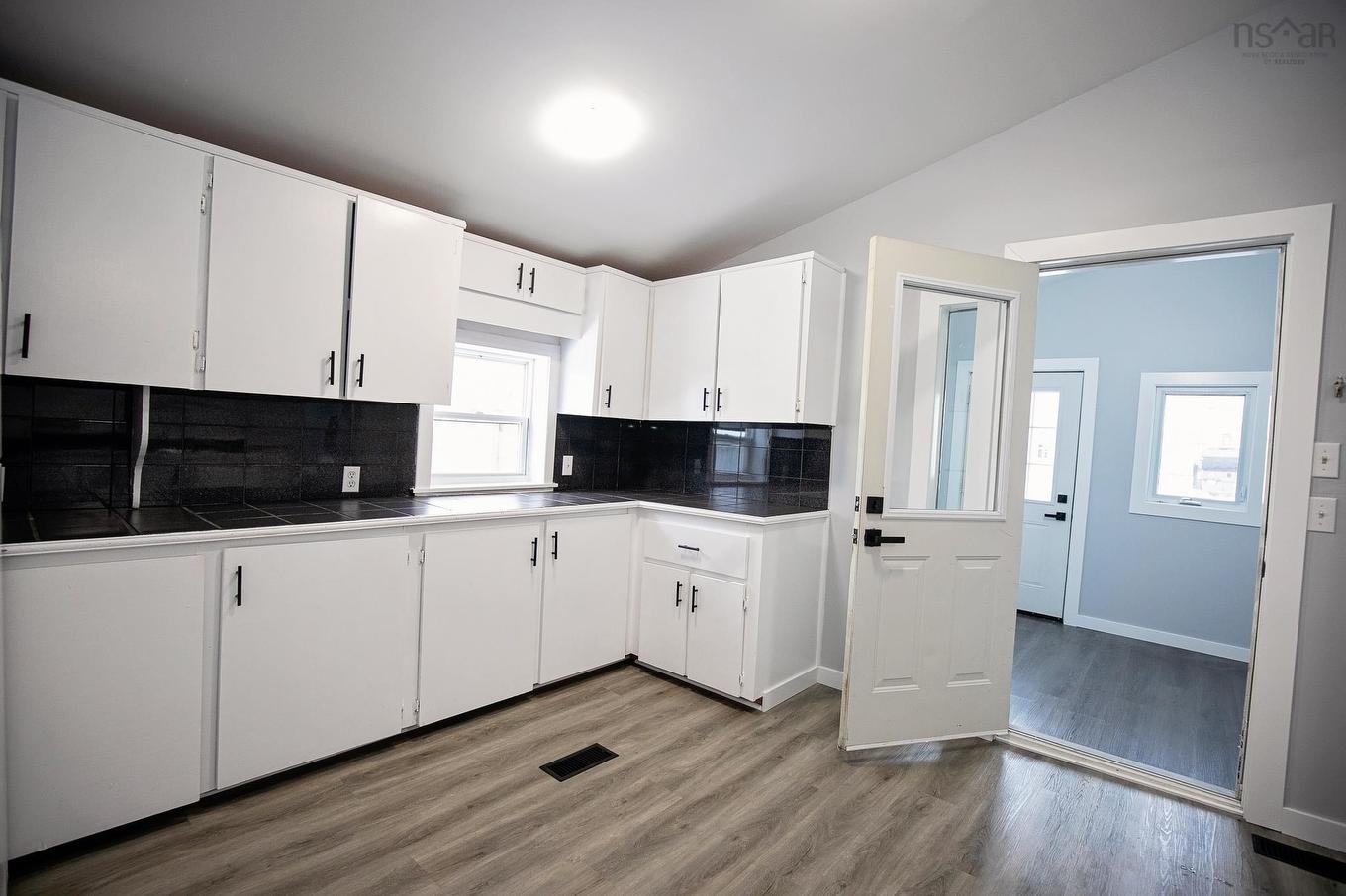 32 Douglas Avenue, Amherst, NS