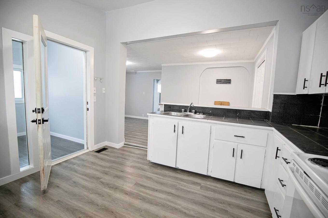 32 Douglas Avenue, Amherst, NS