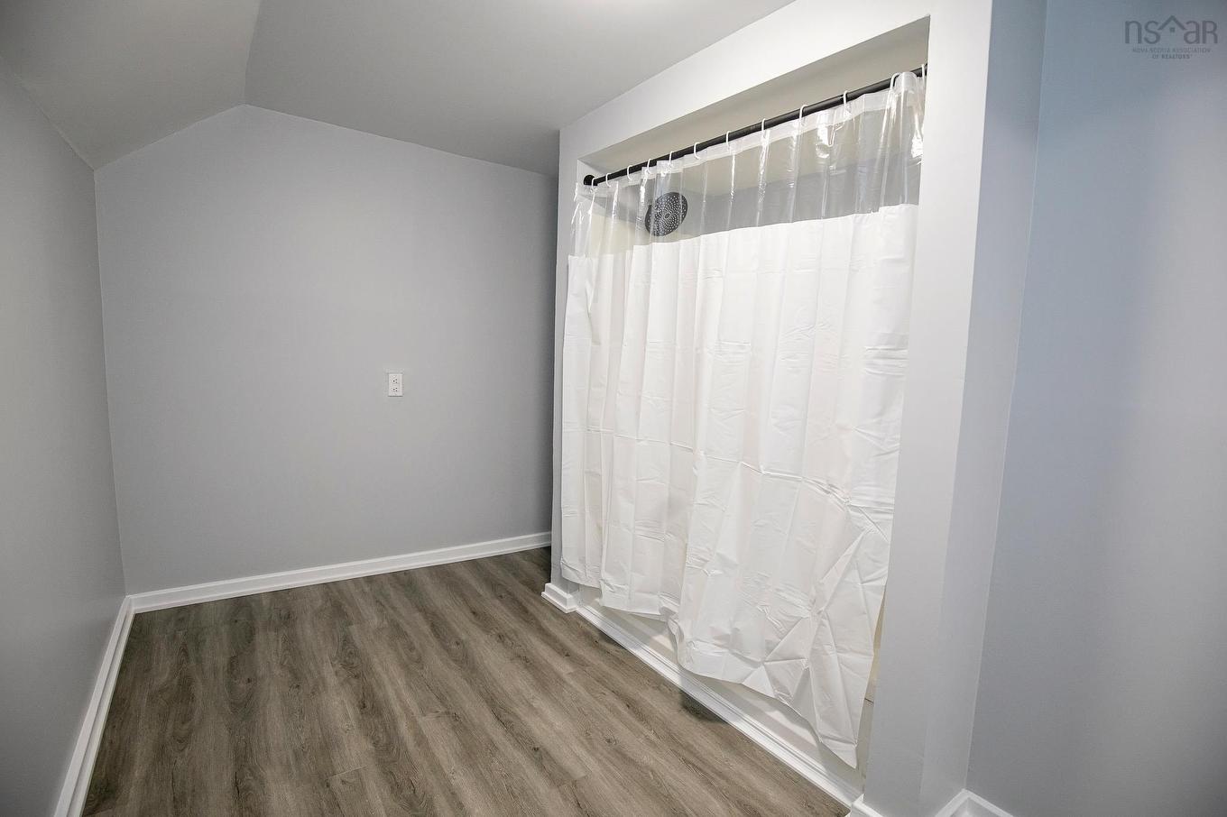 32 Douglas Avenue, Amherst, NS