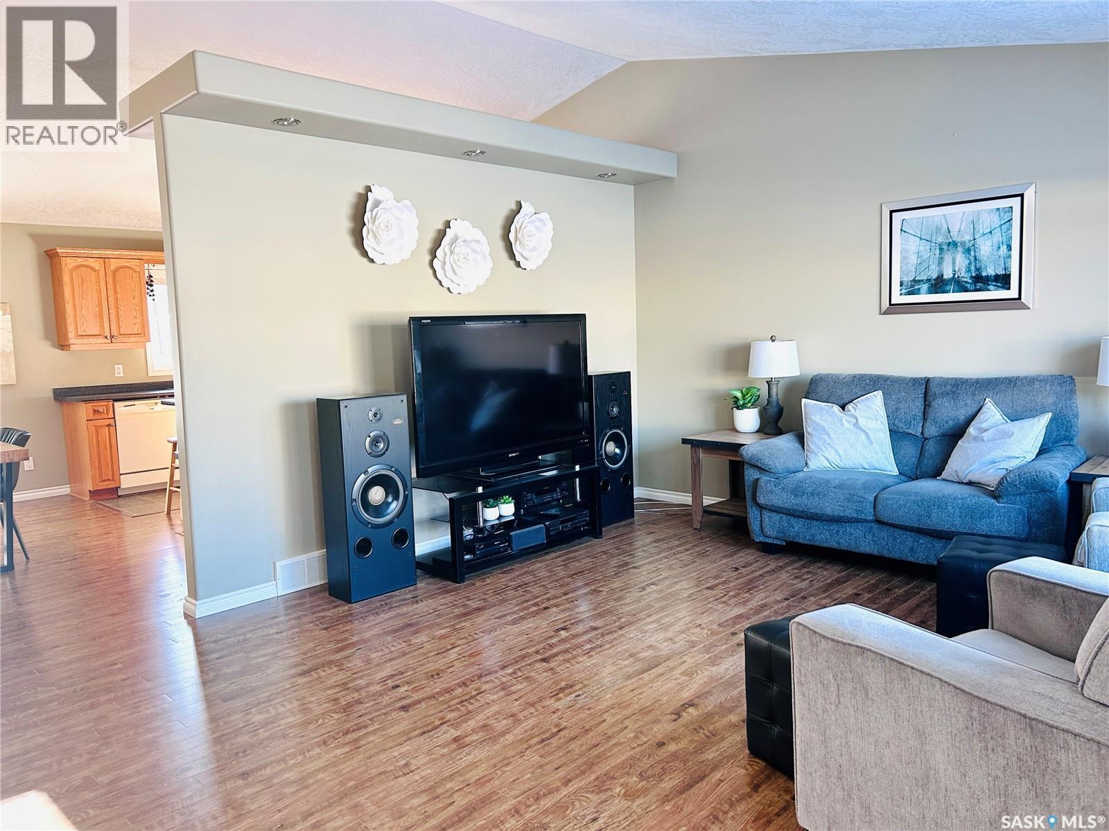 203 3Rd Avenue E, Shellbrook, SK - Indoor Photo Showing Living Room