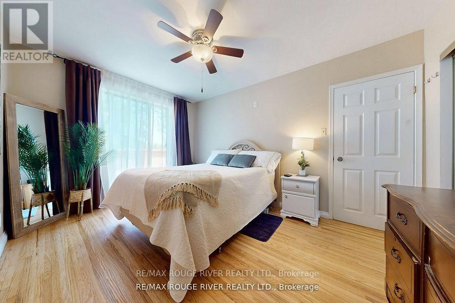 18 Darlingside Drive, Toronto, ON - Indoor Photo Showing Bedroom
