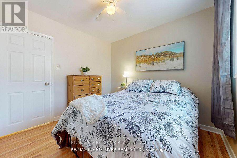 18 Darlingside Drive, Toronto, ON - Indoor Photo Showing Bedroom