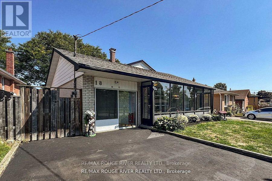 18 Darlingside Drive, Toronto, ON - Outdoor