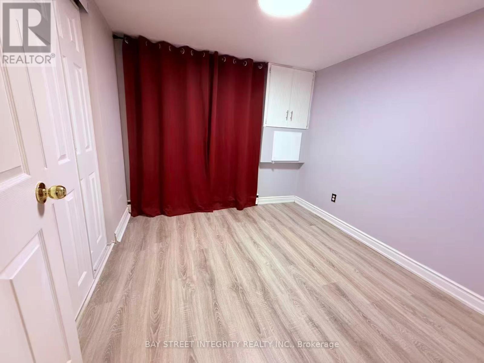 11 Southill Drive, Hamilton, ON - Indoor Photo Showing Other Room