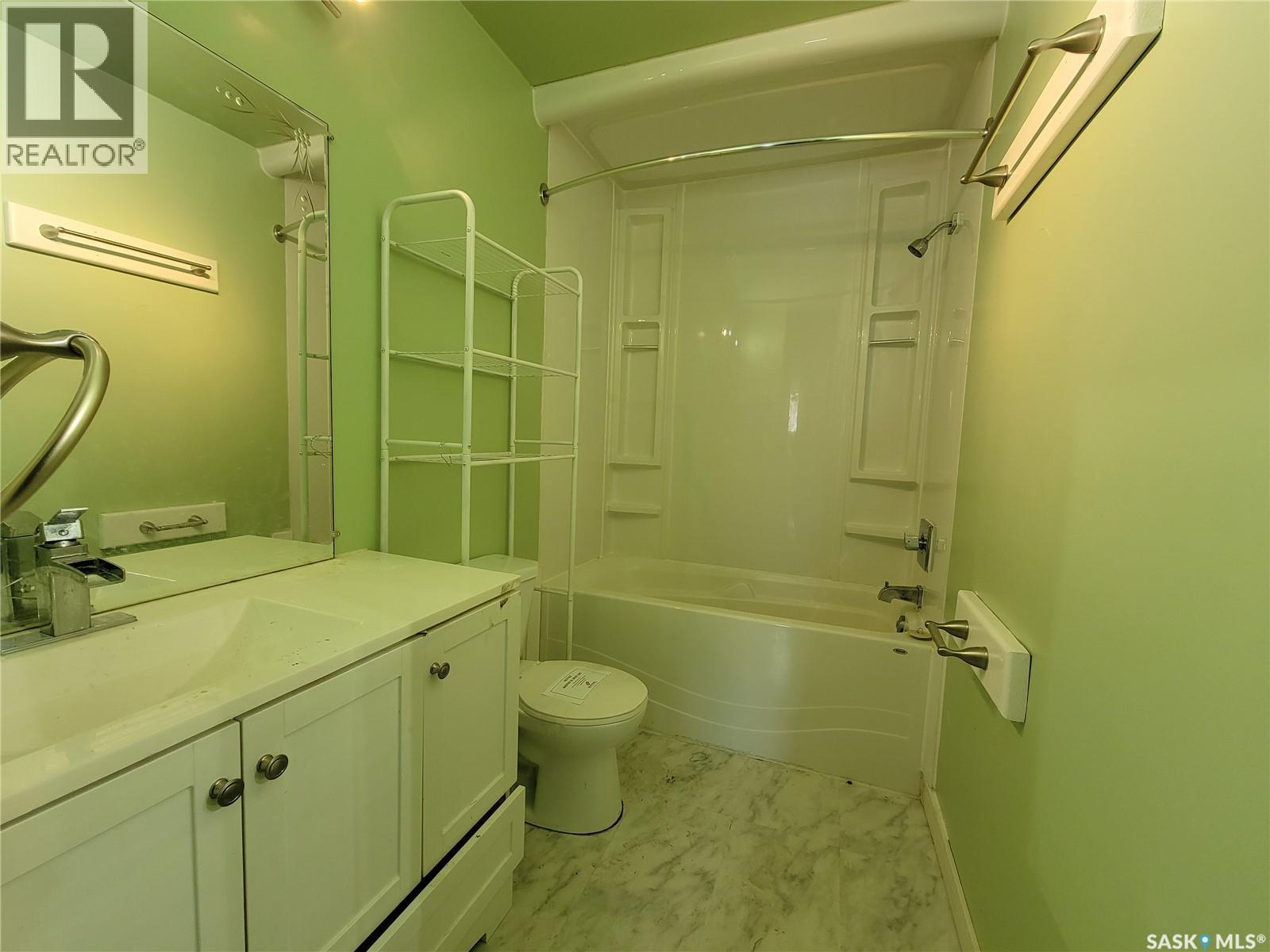 4721 Barr Crescent, Lloydminster, SK - Indoor Photo Showing Bathroom