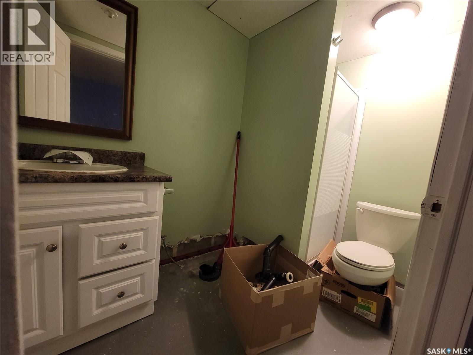4721 Barr Crescent, Lloydminster, SK - Indoor Photo Showing Bathroom