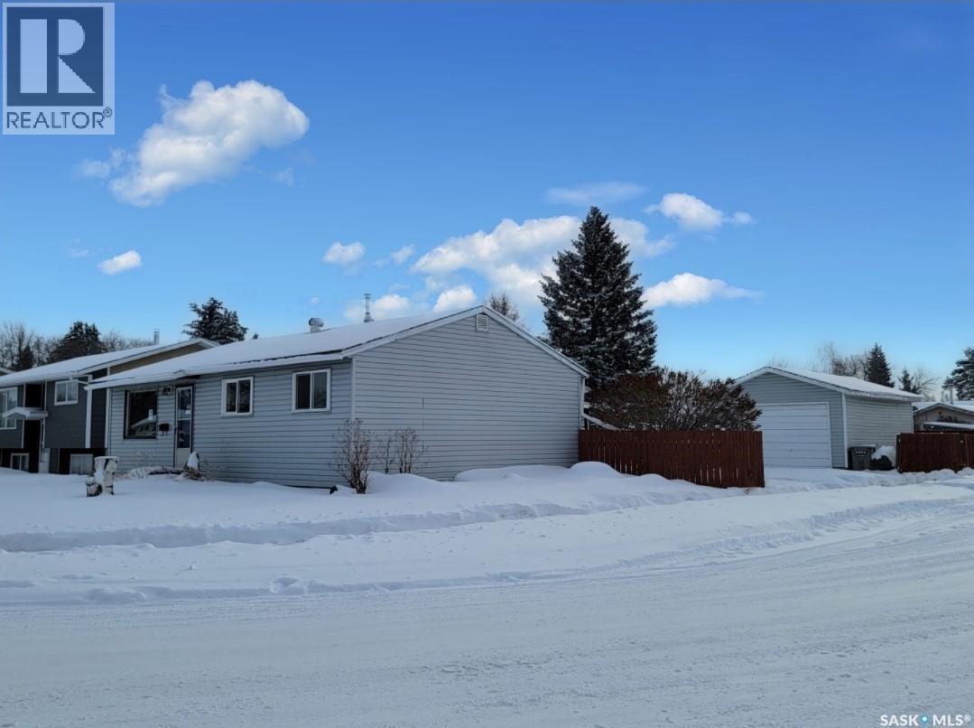 4721 Barr Crescent, Lloydminster, SK - Outdoor