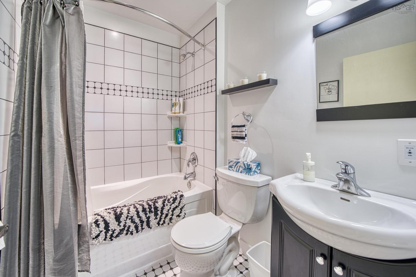 112 Hopson Street, Lunenburg, NS
