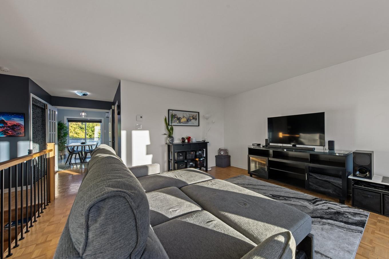 Salon - 1031 Boul. Brassard, Chambly, QC - Indoor Photo Showing Living Room