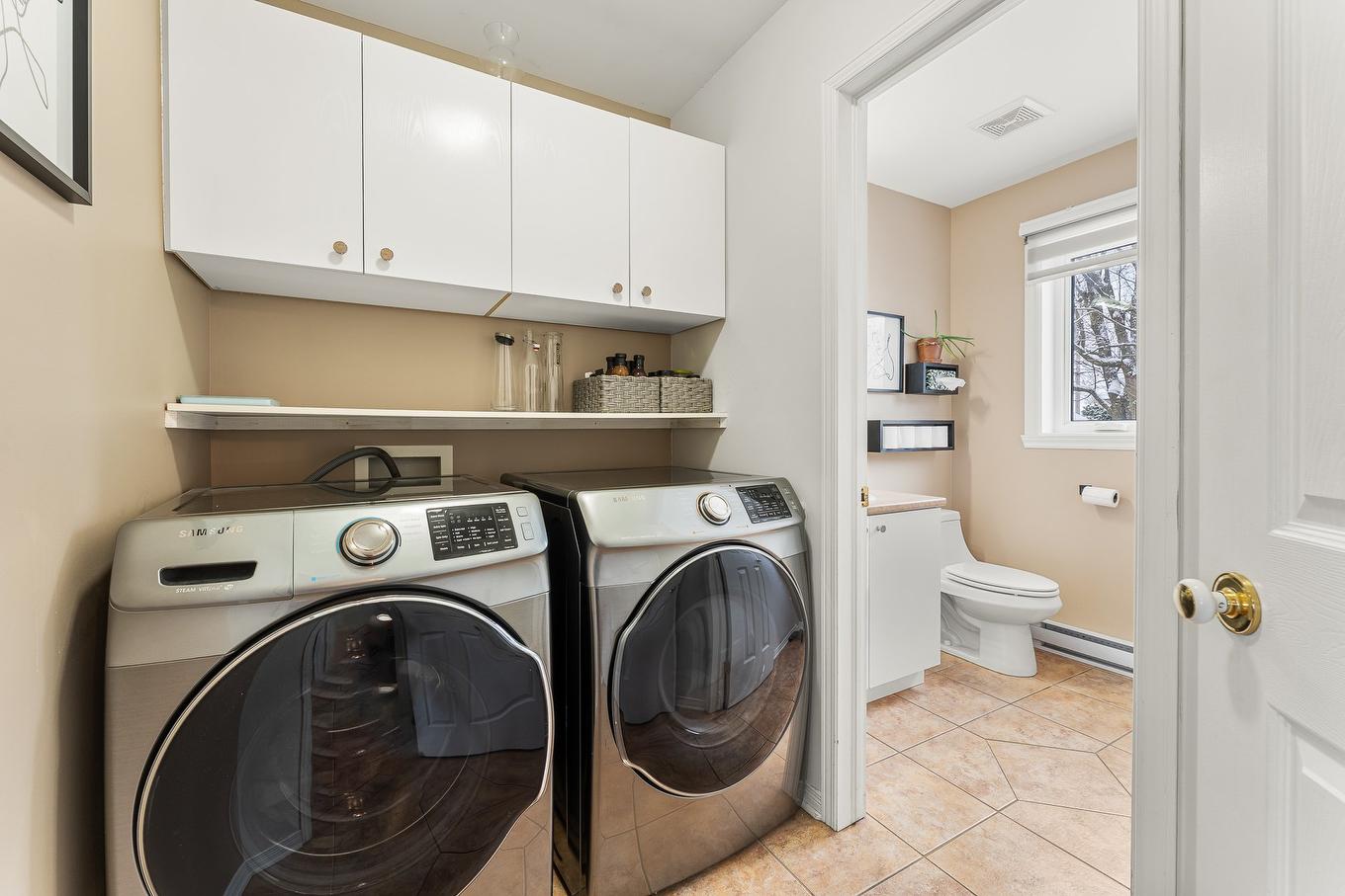 Salle de lavage - 135 Rue Des Citadins S., Farnham, QC - Indoor Photo Showing Laundry Room