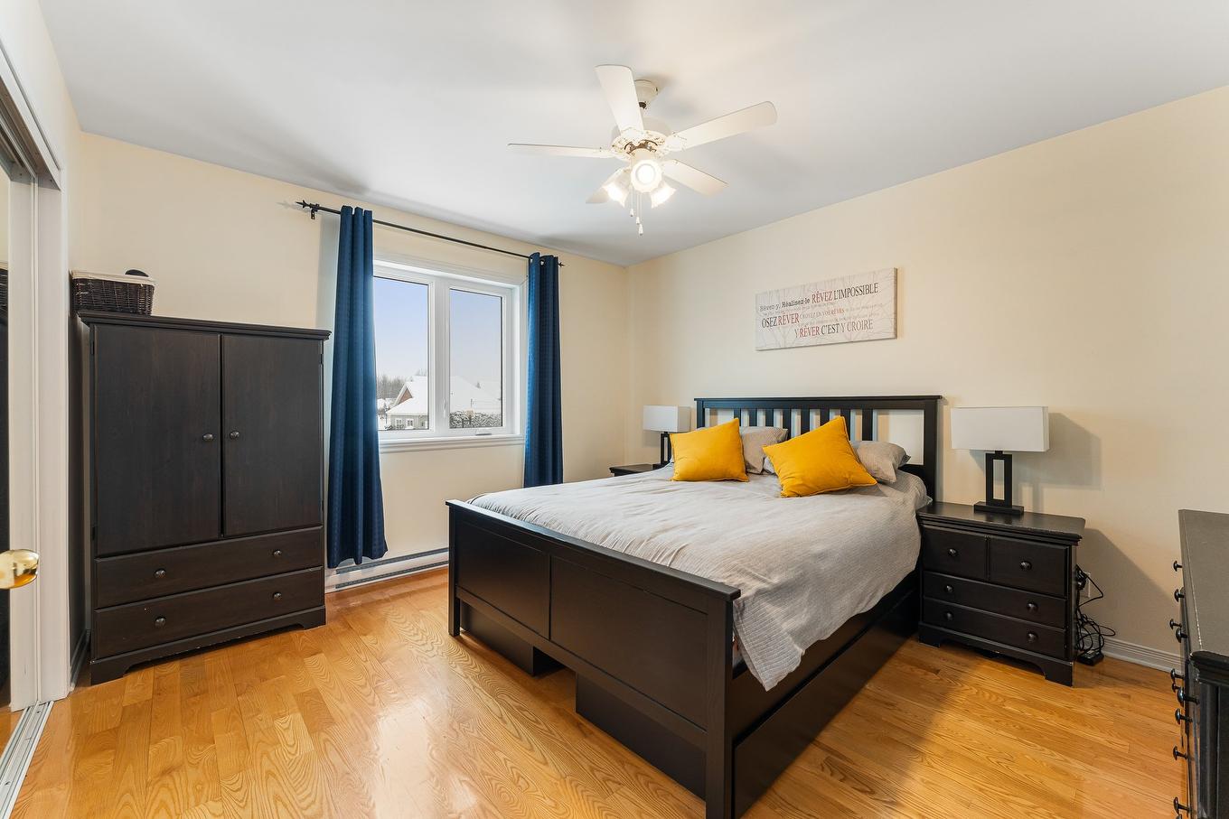 Chambre à coucher - 135 Rue Des Citadins S., Farnham, QC - Indoor Photo Showing Bedroom