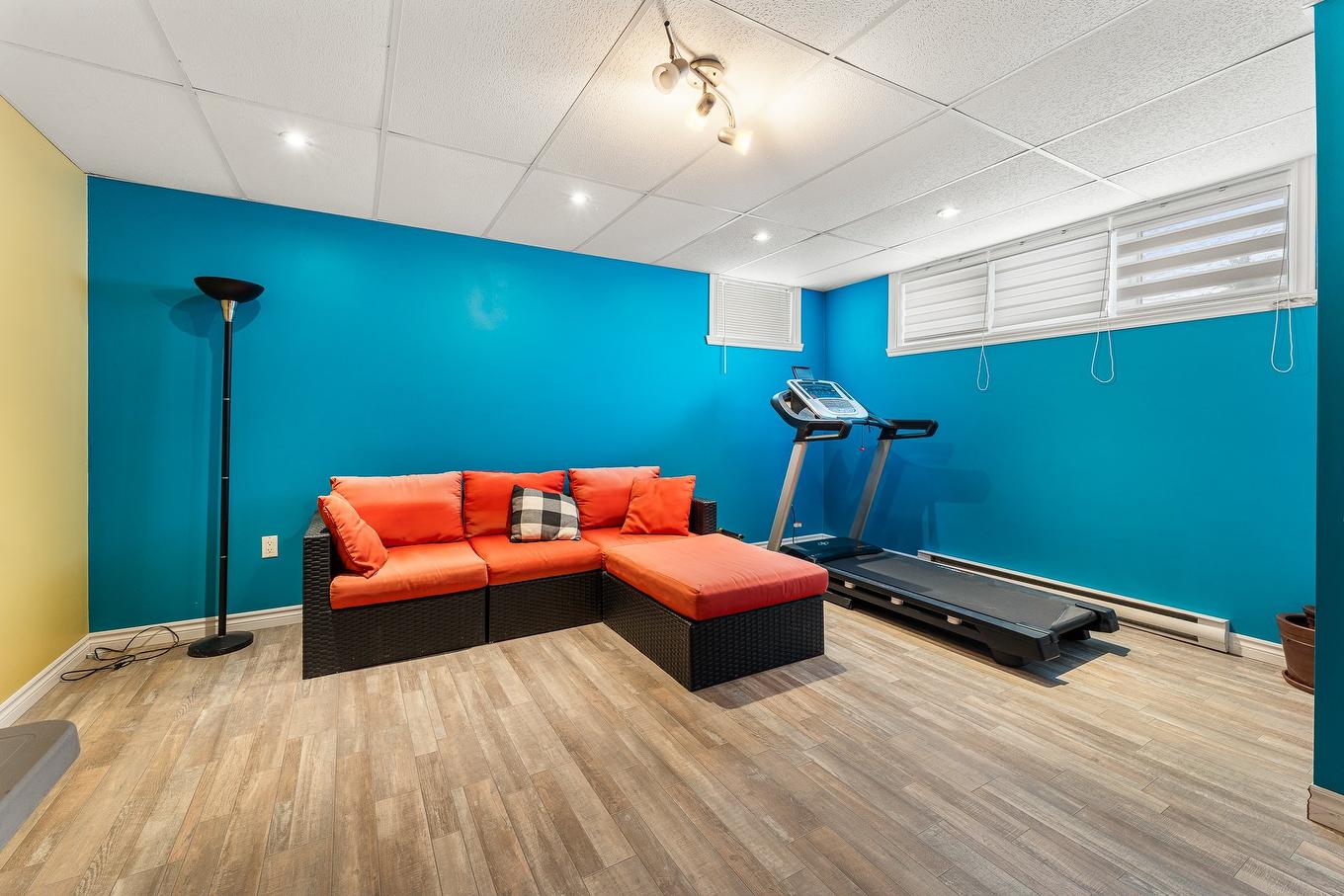 Salle familiale - 135 Rue Des Citadins S., Farnham, QC - Indoor Photo Showing Gym Room