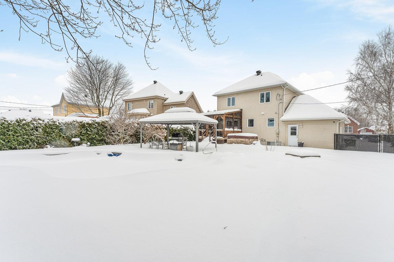 Face arrière - 135 Rue Des Citadins S., Farnham, QC - Outdoor