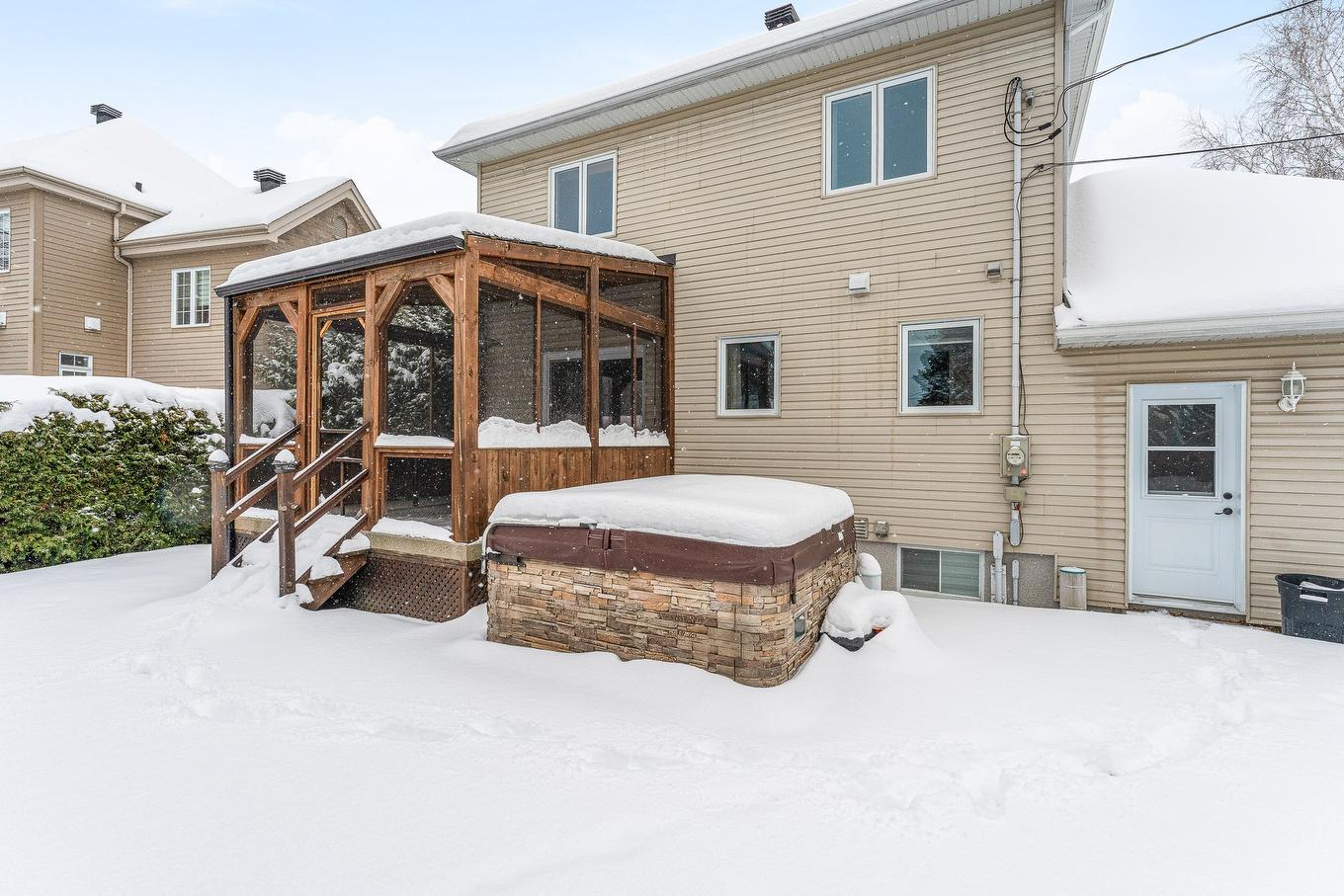 Face arrière - 135 Rue Des Citadins S., Farnham, QC - Outdoor With Exterior