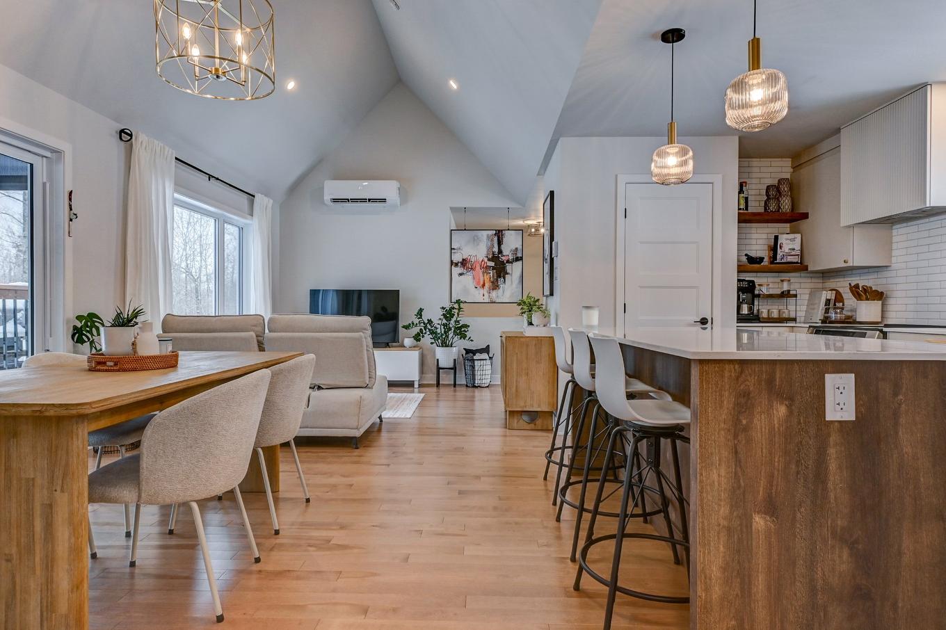 Overall view - 63 12E Avenue, Saint-Hippolyte, QC - Indoor Photo Showing Dining Room