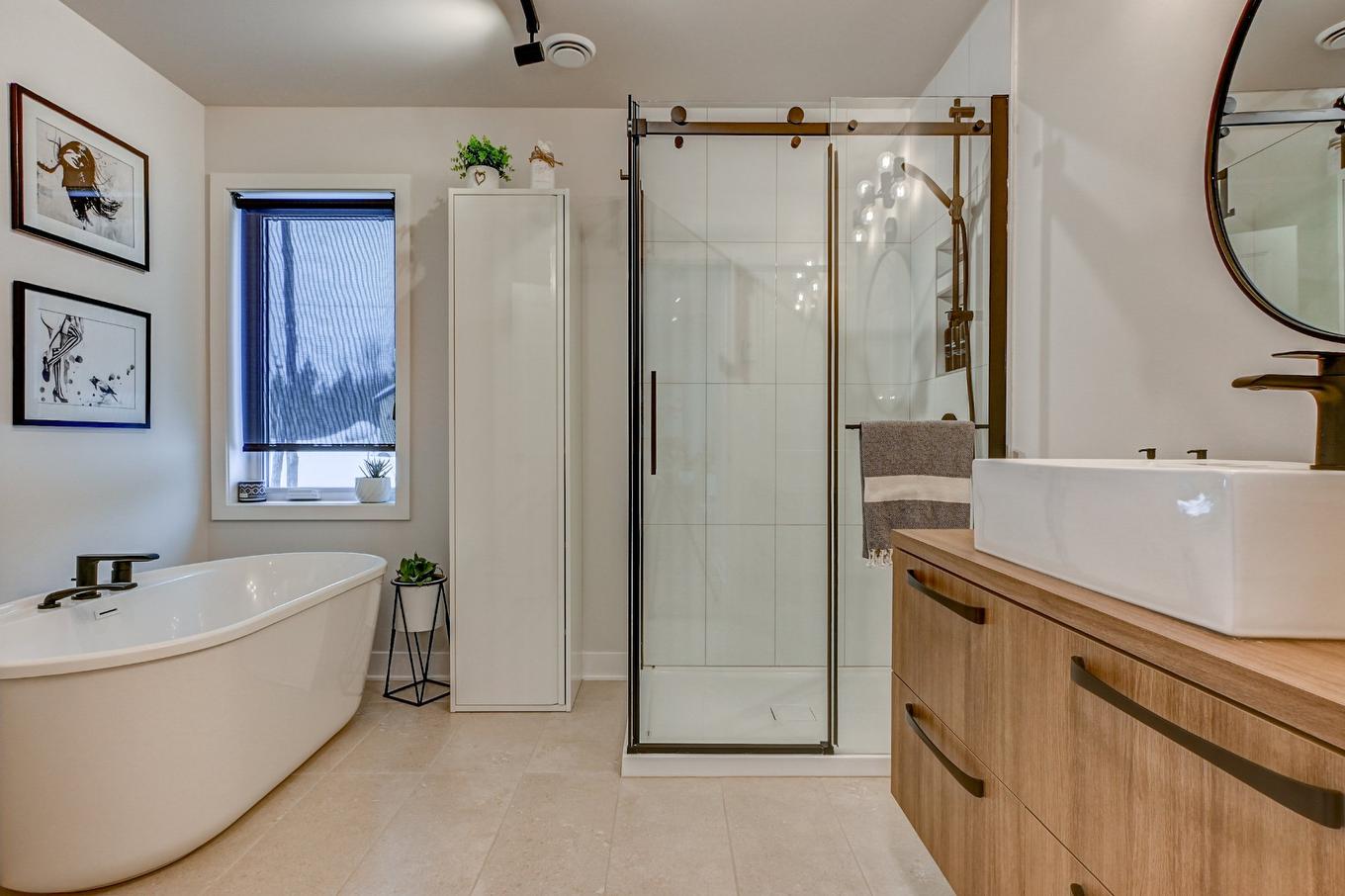Bathroom - 63 12E Avenue, Saint-Hippolyte, QC - Indoor Photo Showing Bathroom
