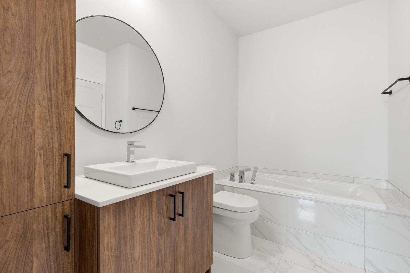 Salle de bains attenante à la CCP - 406-9175Z Rue Lennon, Brossard, QC - Indoor Photo Showing Bathroom