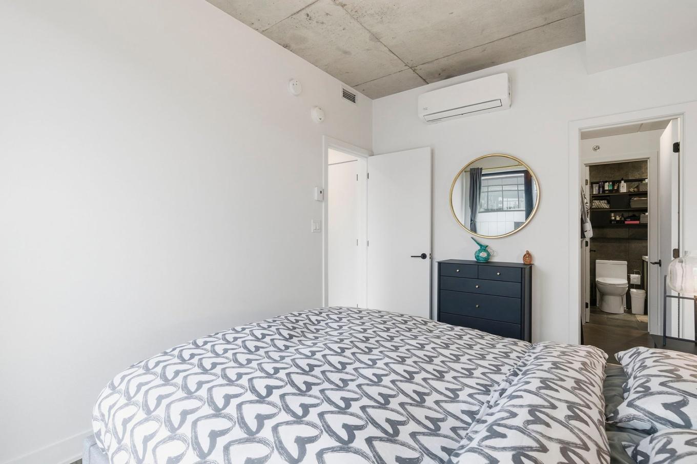 Primary bedroom - 715-288 Rue Richmond, Montréal (Le Sud-Ouest), QC - Indoor Photo Showing Bedroom