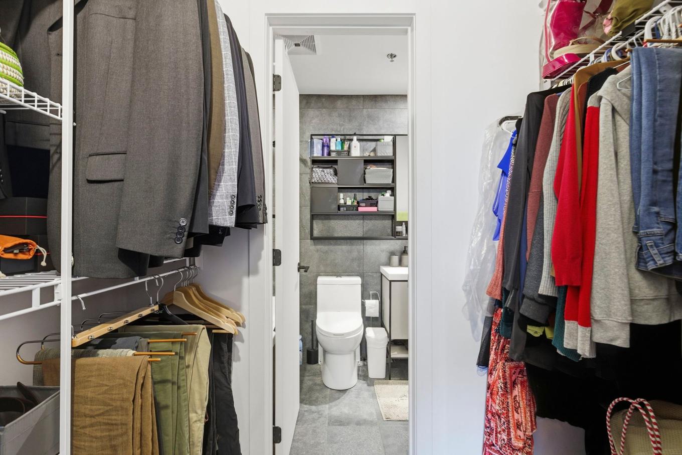 Walk-in closet - 715-288 Rue Richmond, Montréal (Le Sud-Ouest), QC - Indoor With Storage