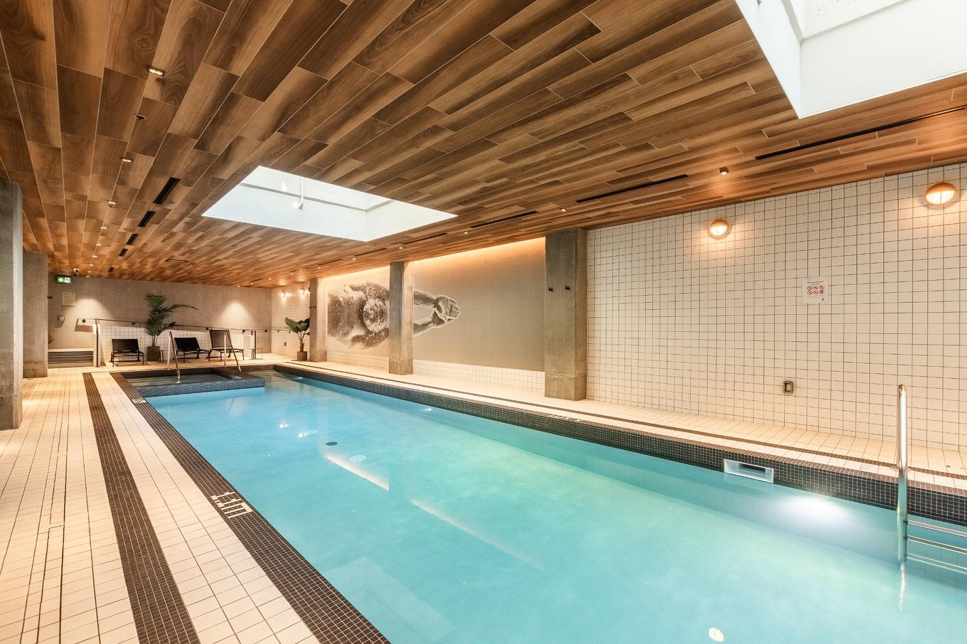 Pool - 715-288 Rue Richmond, Montréal (Le Sud-Ouest), QC - Indoor Photo Showing Other Room With In Ground Pool