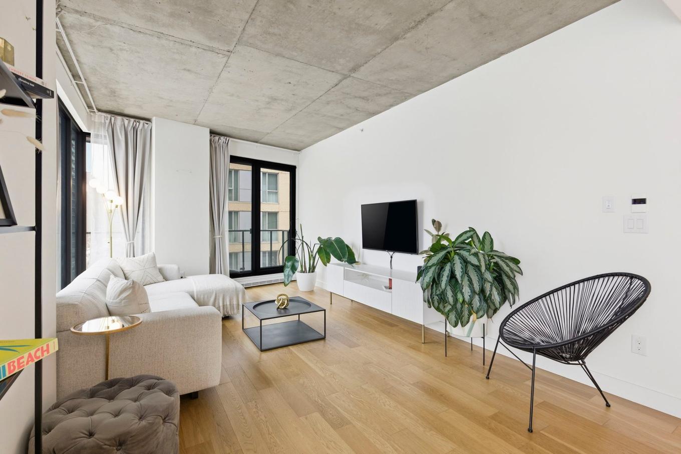 Salon - 414-1550 Rue Des Bassins, Montréal (Le Sud-Ouest), QC - Indoor