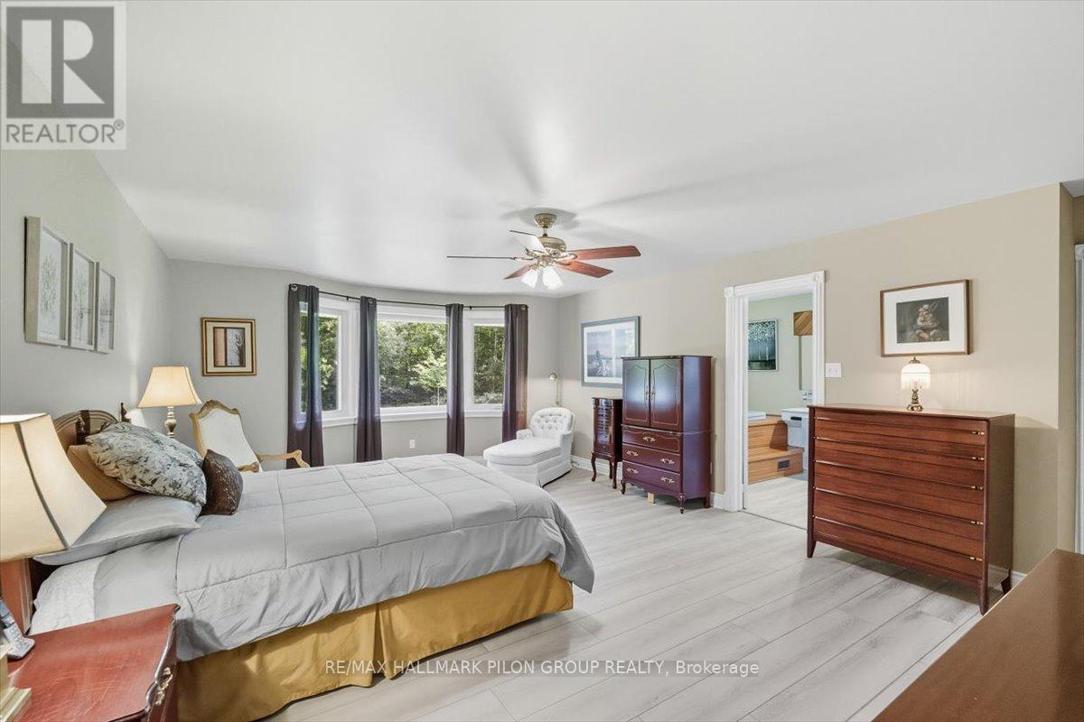 1717 Lakeshore Drive, Ottawa, ON - Indoor Photo Showing Bedroom