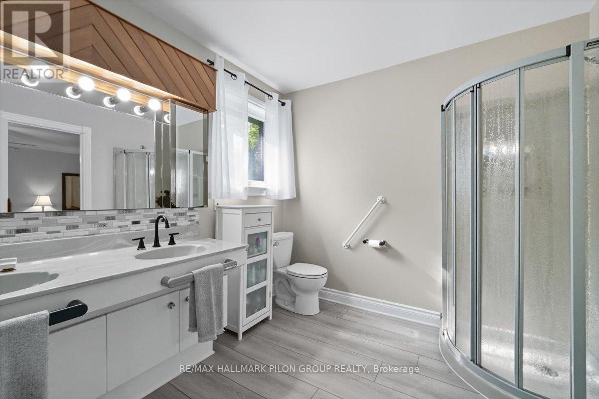 1717 Lakeshore Drive, Ottawa, ON - Indoor Photo Showing Bathroom