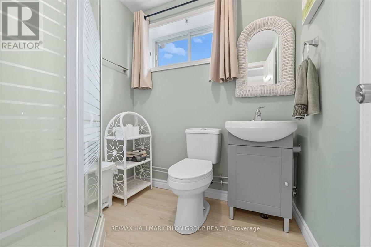 1717 Lakeshore Drive, Ottawa, ON - Indoor Photo Showing Bathroom
