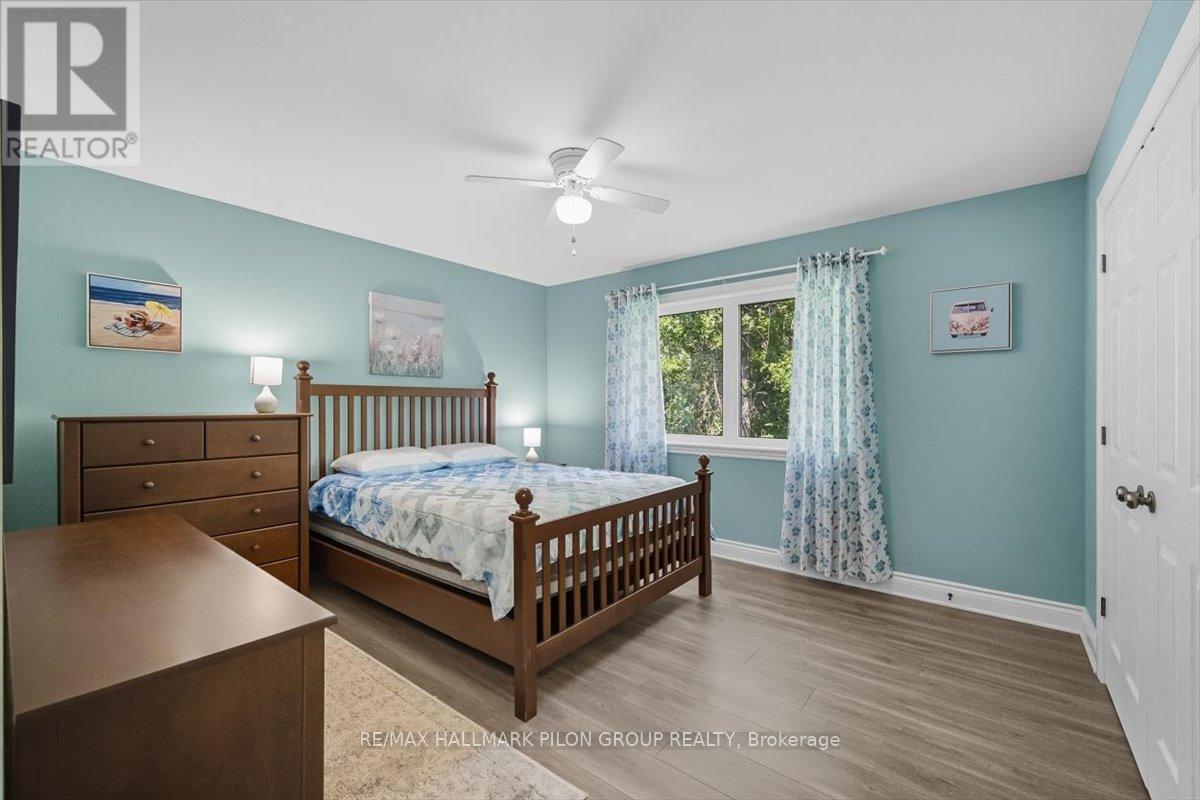 1717 Lakeshore Drive, Ottawa, ON - Indoor Photo Showing Bedroom