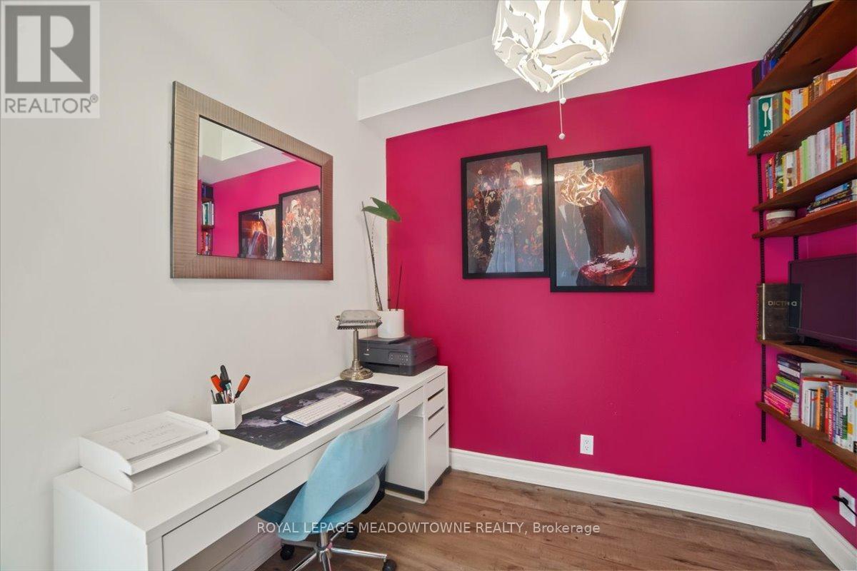 914 - 220 Burnhamthorpe Road W, Mississauga, ON - Indoor Photo Showing Office