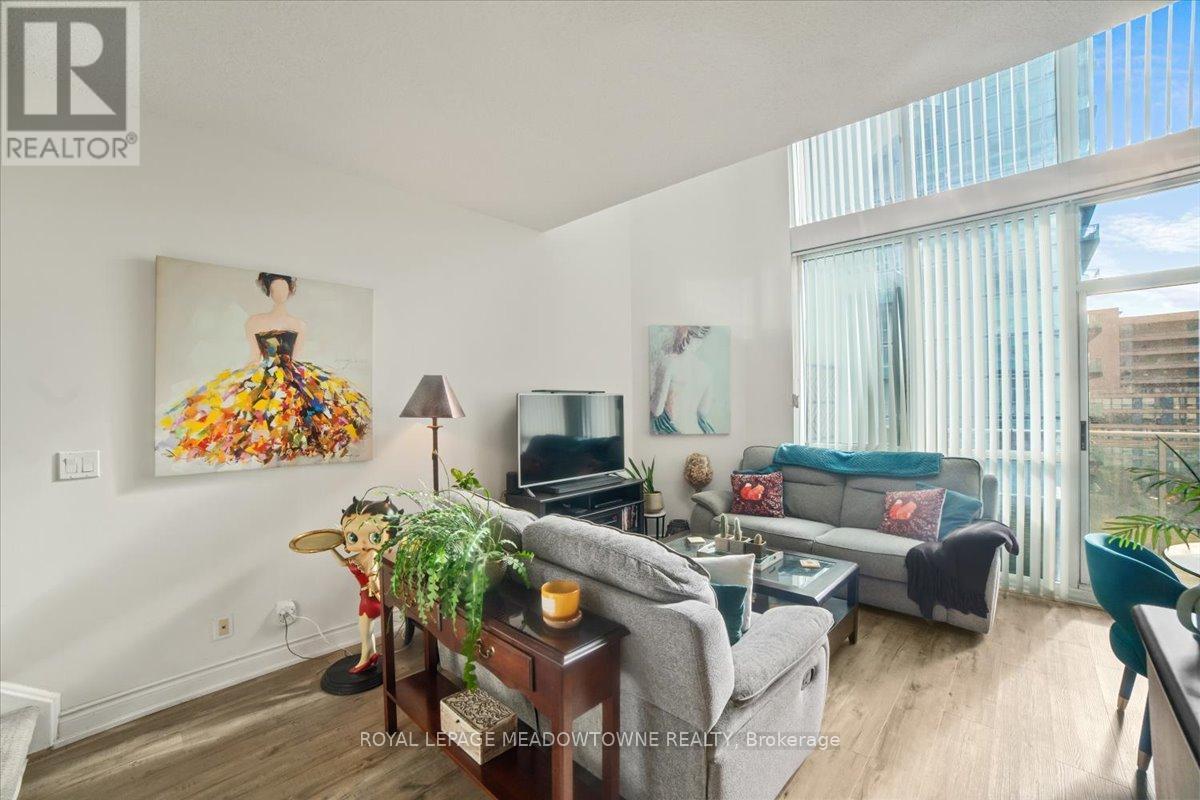 914 - 220 Burnhamthorpe Road W, Mississauga, ON - Indoor Photo Showing Other Room