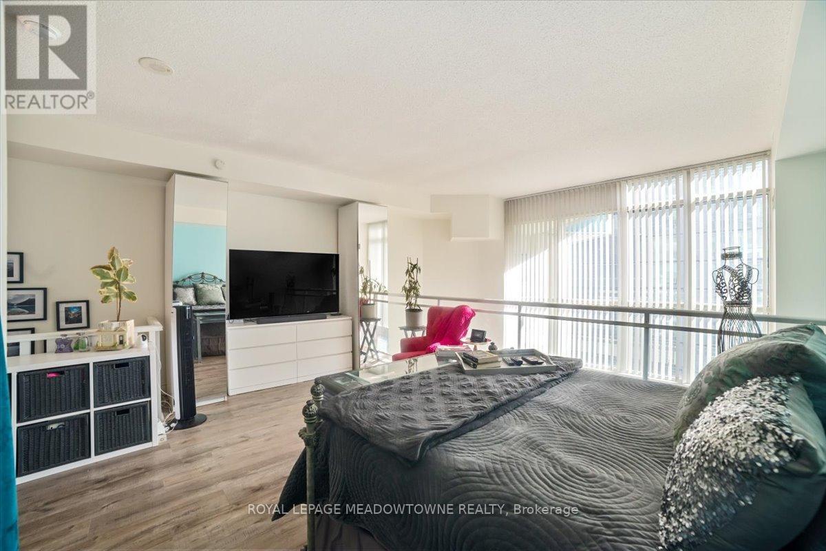 914 - 220 Burnhamthorpe Road W, Mississauga, ON - Indoor Photo Showing Bedroom