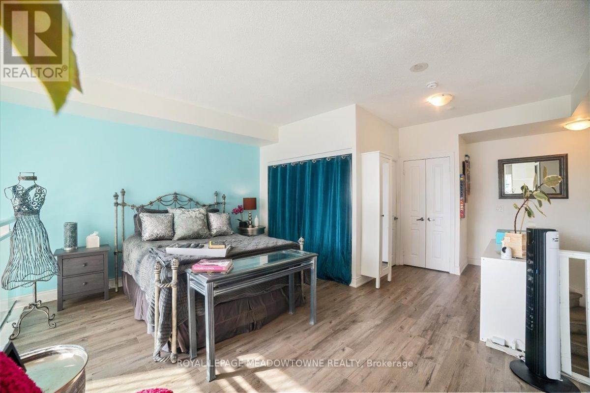 914 - 220 Burnhamthorpe Road W, Mississauga, ON - Indoor Photo Showing Bedroom