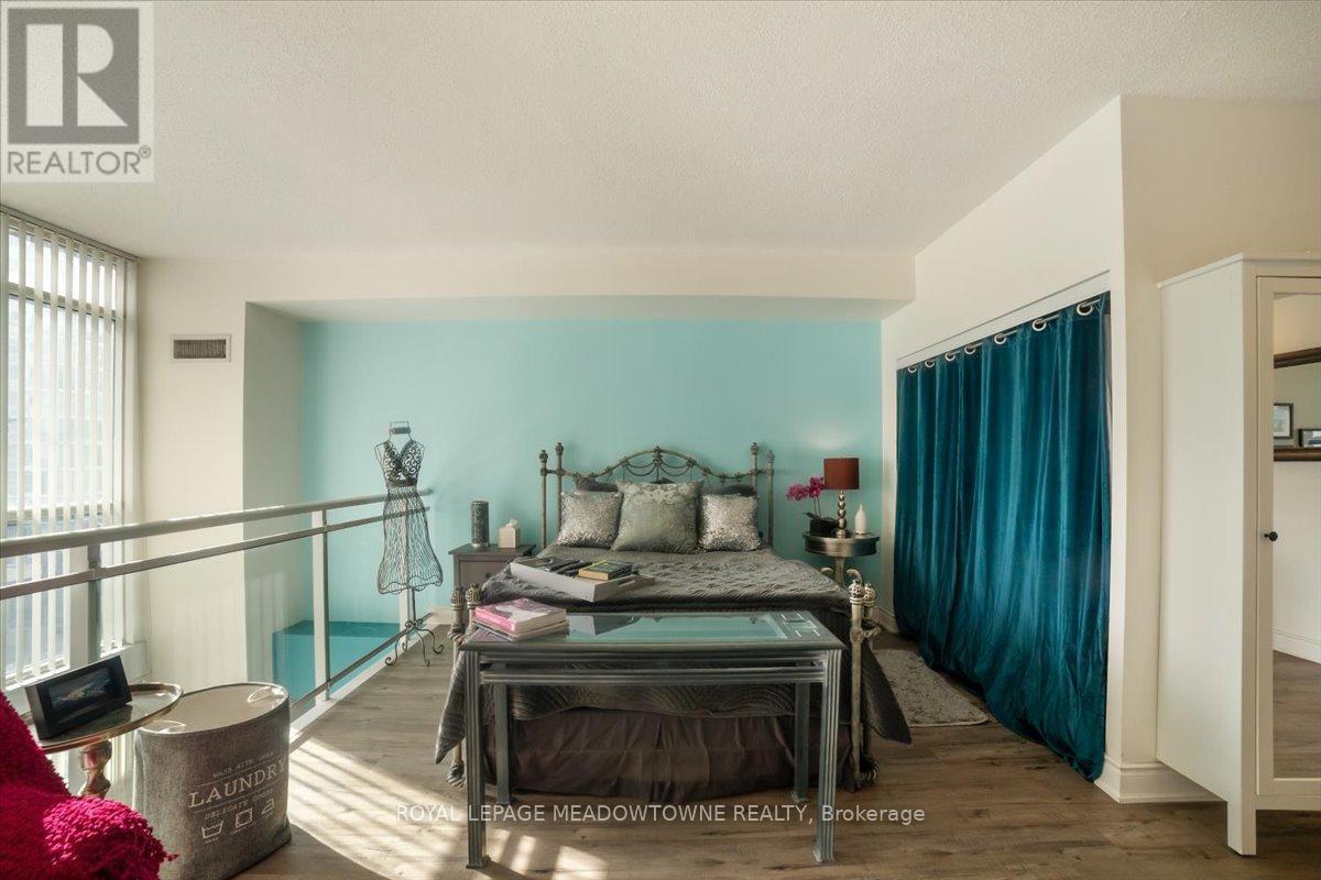 914 - 220 Burnhamthorpe Road W, Mississauga, ON - Indoor Photo Showing Bedroom