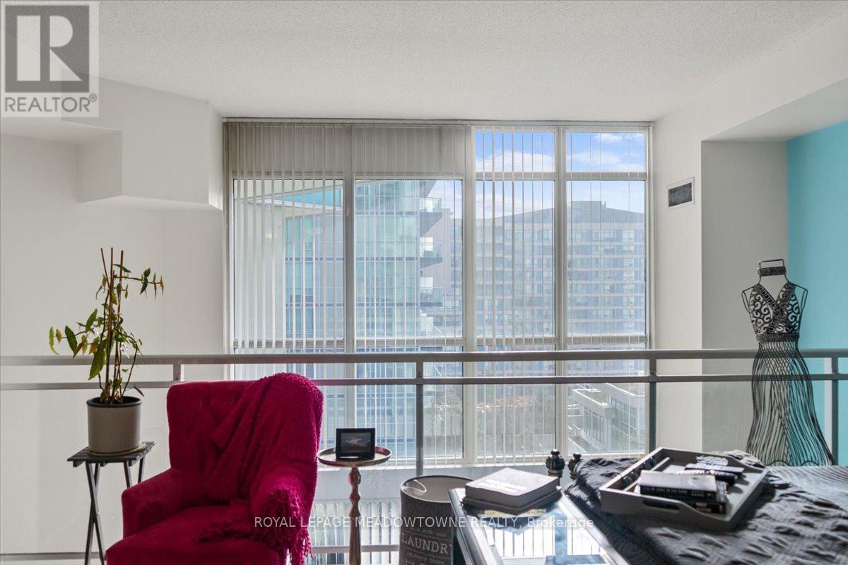 914 - 220 Burnhamthorpe Road W, Mississauga, ON - Indoor