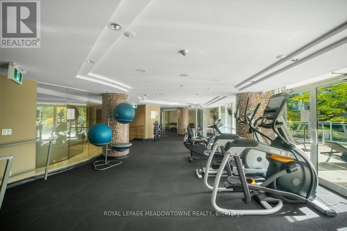 914 - 220 Burnhamthorpe Road W, Mississauga, ON - Indoor Photo Showing Gym Room