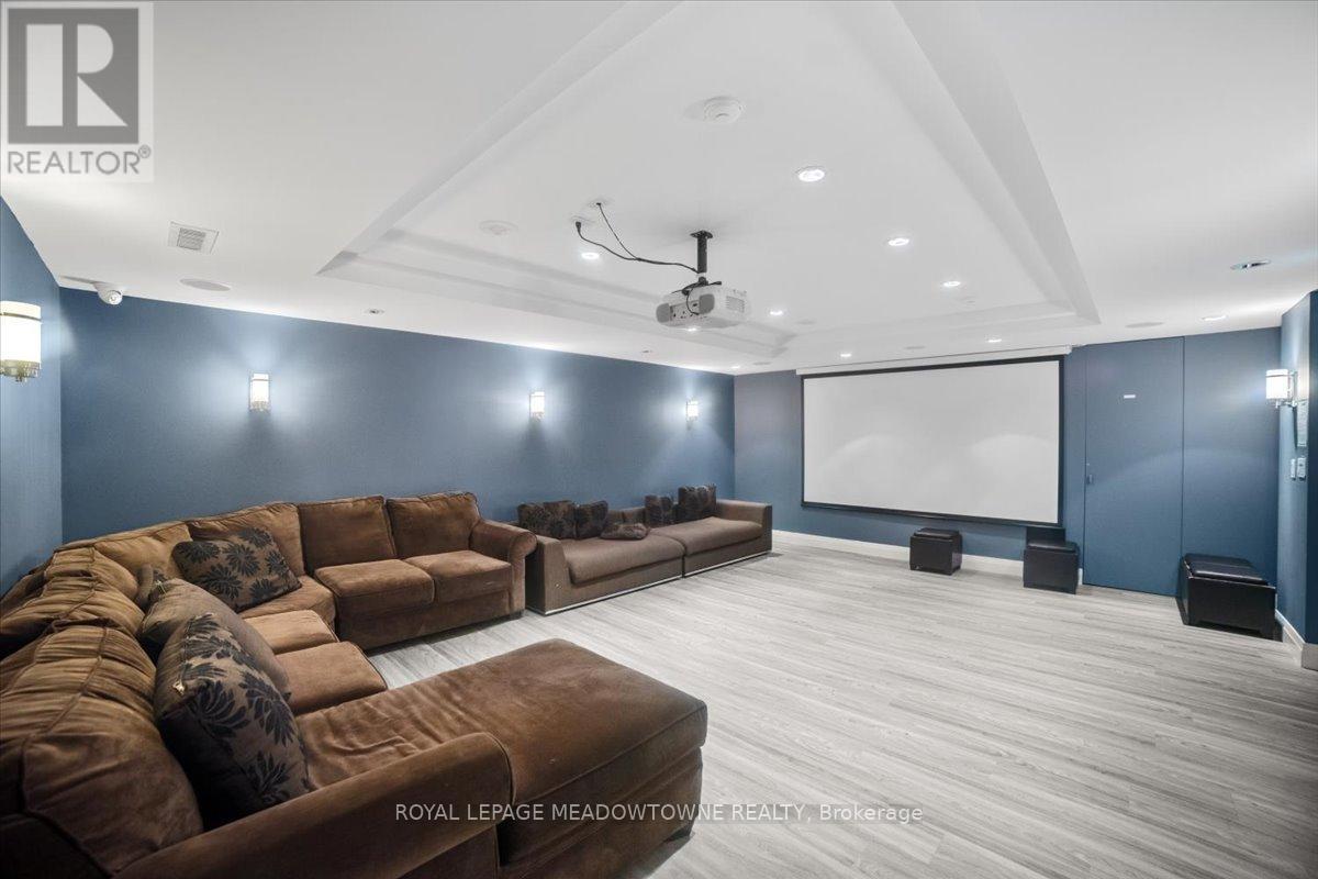 914 - 220 Burnhamthorpe Road W, Mississauga, ON - Indoor