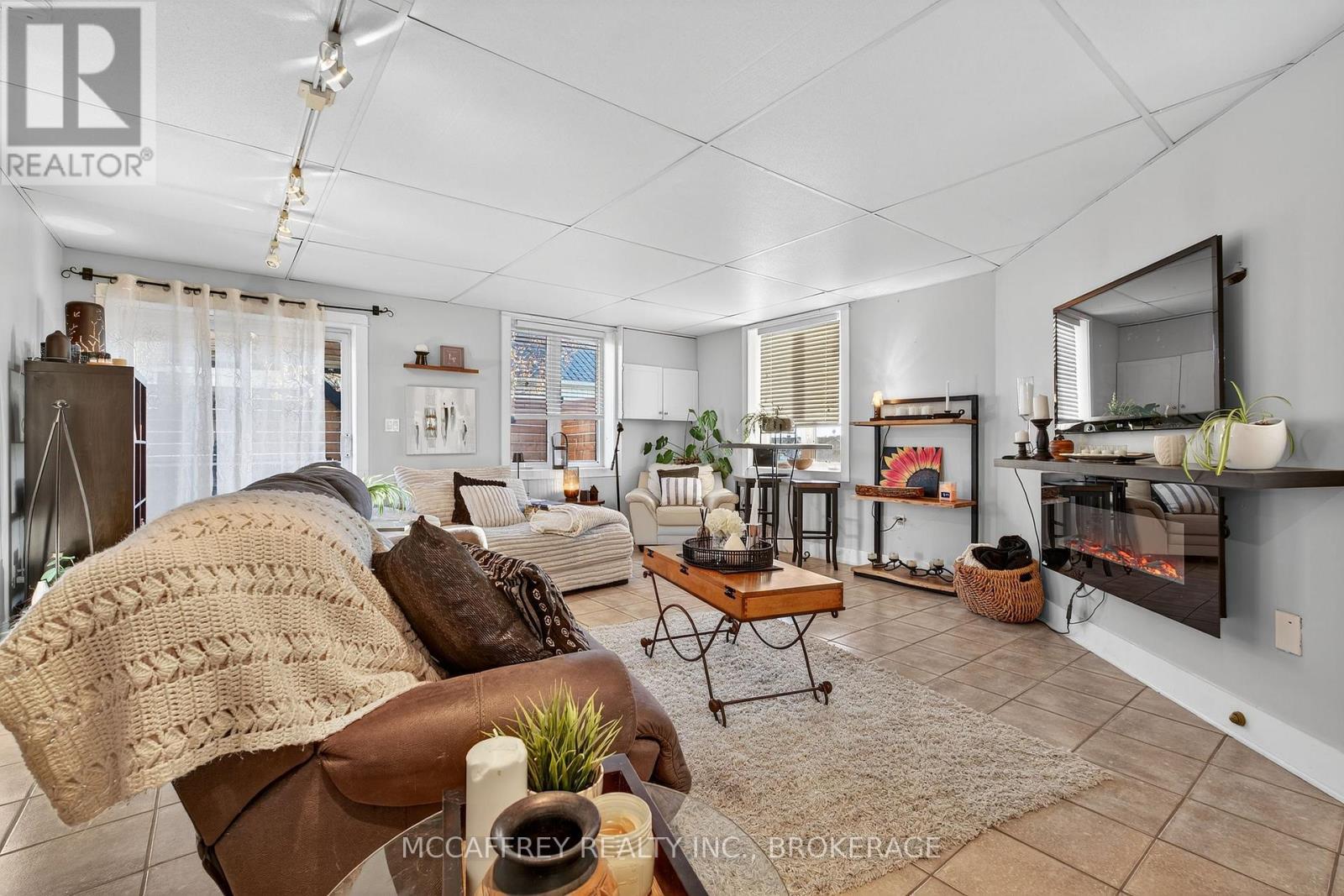 45 Huron Street, Greater Napanee (Greater Napanee), ON - Indoor Photo Showing Living Room