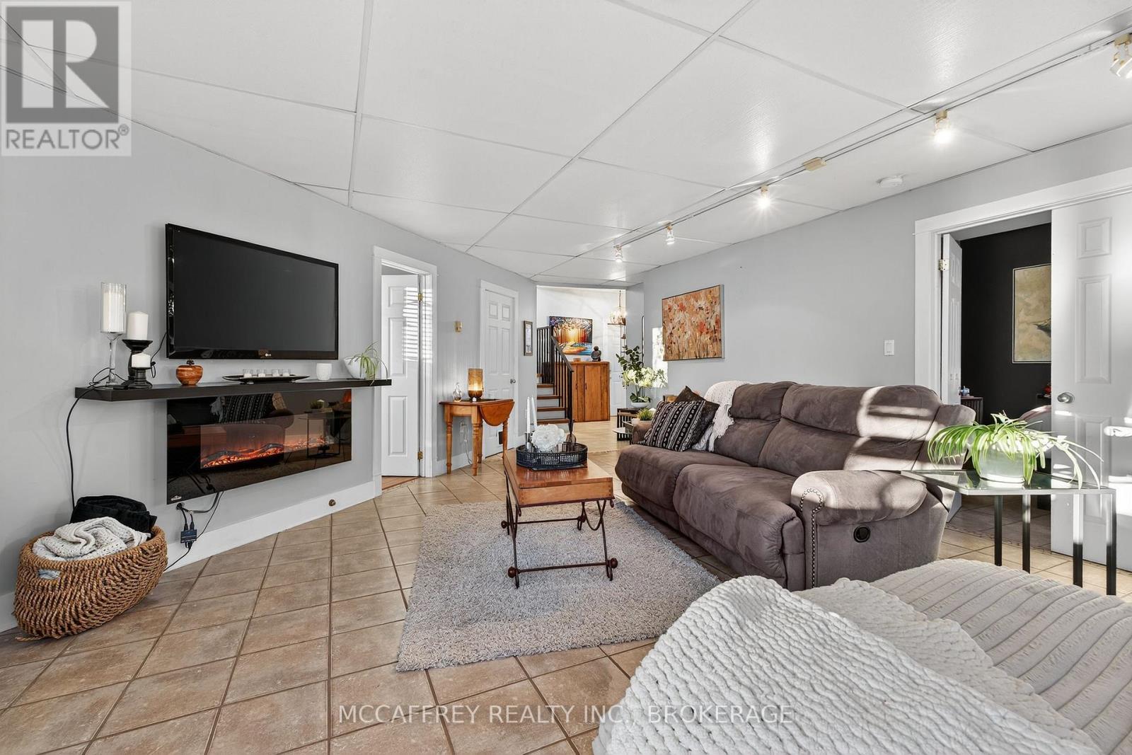 45 Huron Street, Greater Napanee (Greater Napanee), ON - Indoor Photo Showing Living Room