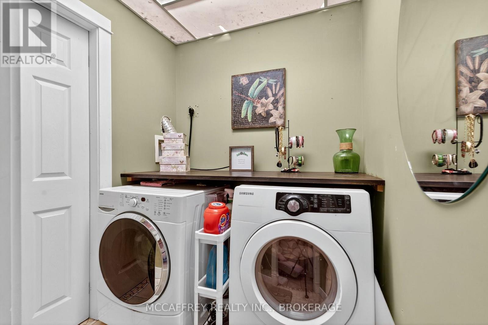 45 Huron Street, Greater Napanee (Greater Napanee), ON - Indoor Photo Showing Laundry Room