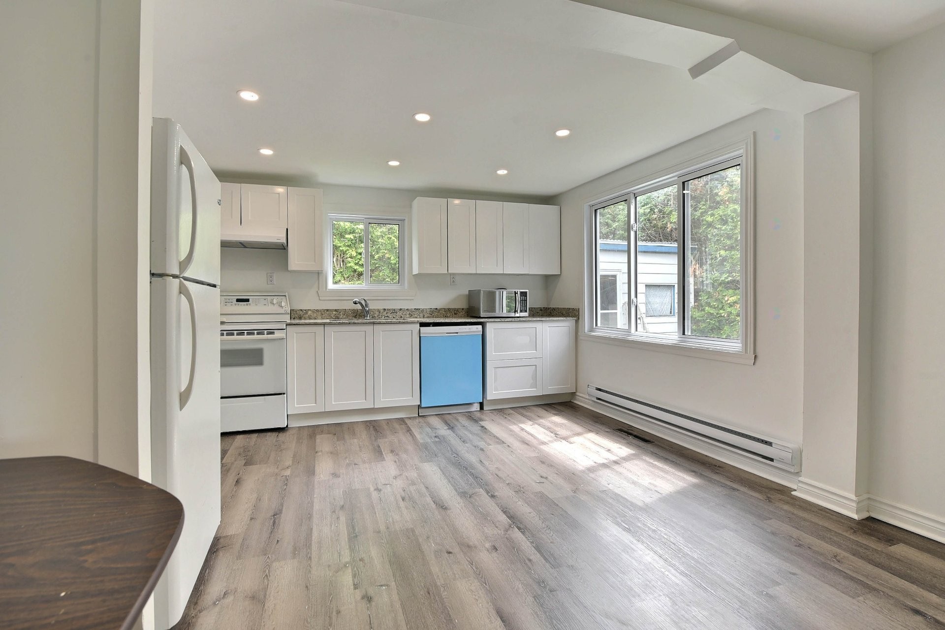 Kitchen - 4299 1Re Avenue, Laval (Laval-Ouest), QC - Indoor Photo Showing Kitchen