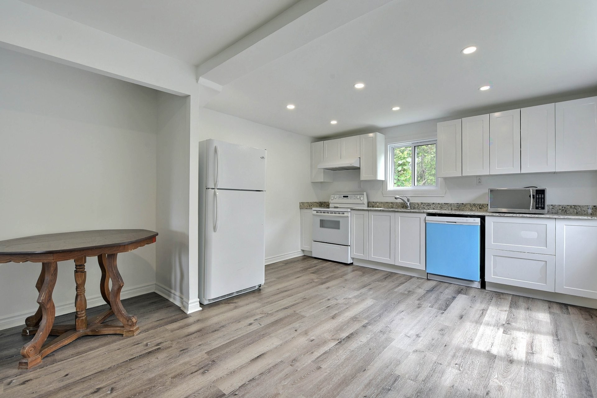 Kitchen - 4299 1Re Avenue, Laval (Laval-Ouest), QC - Indoor Photo Showing Kitchen