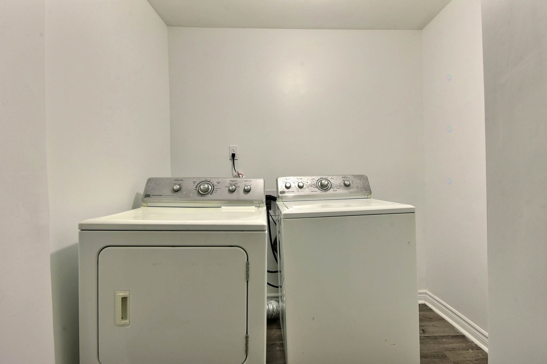 Laundry - 4299 1Re Avenue, Laval (Laval-Ouest), QC - Indoor Photo Showing Laundry Room