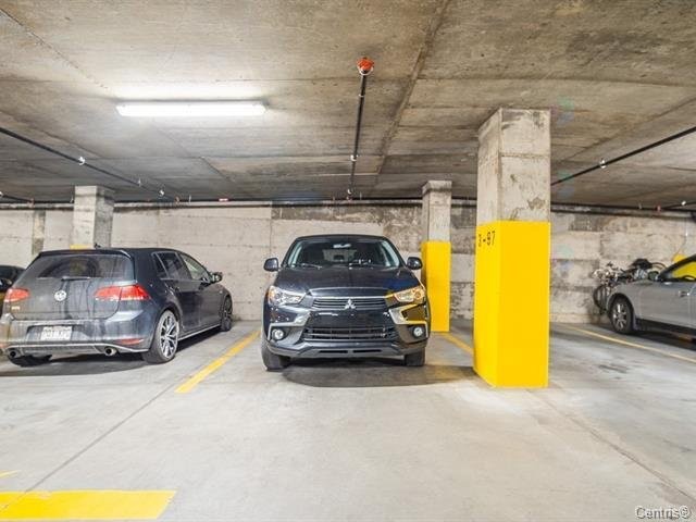 Parking - 1505-738 Rue St-Paul O., Montréal (Ville-Marie), QC - Indoor Photo Showing Garage