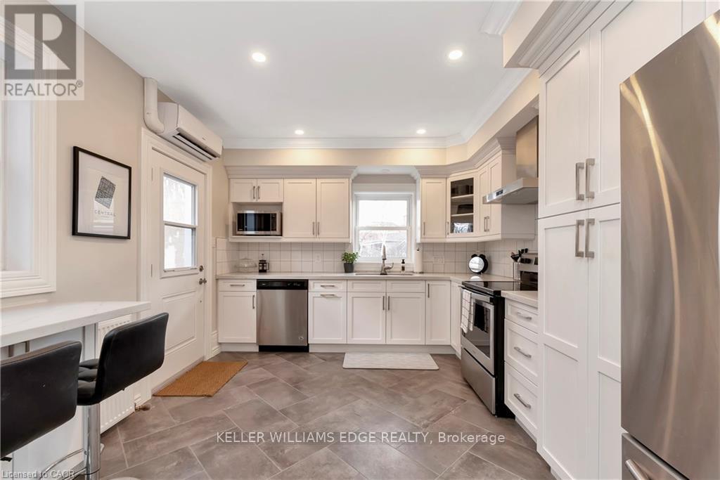 232 Bay Street N, Hamilton, ON - Indoor Photo Showing Kitchen With Stainless Steel Kitchen With Upgraded Kitchen