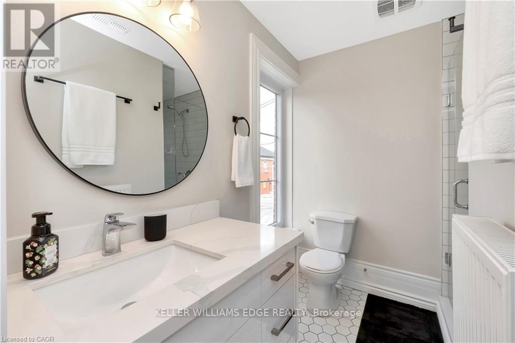 232 Bay Street N, Hamilton, ON - Indoor Photo Showing Bathroom