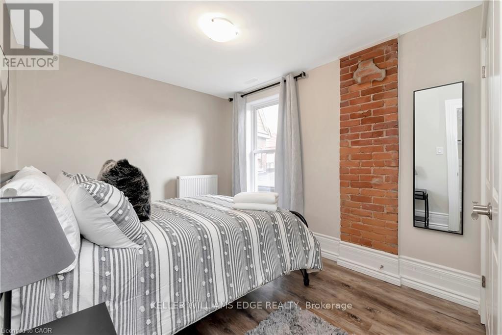 232 Bay Street N, Hamilton, ON - Indoor Photo Showing Bedroom