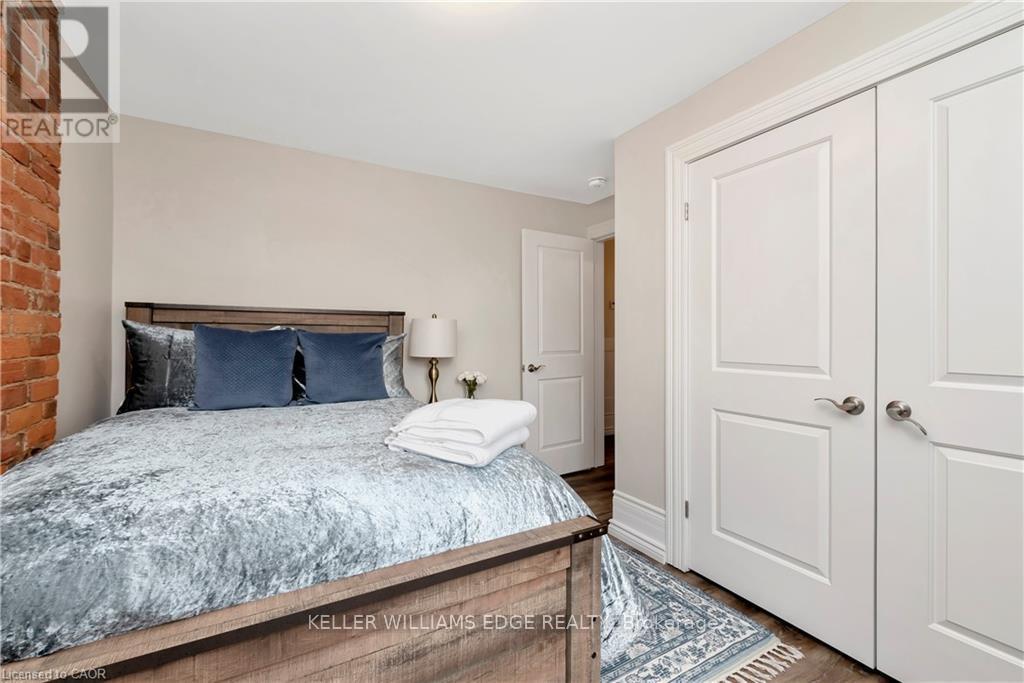 232 Bay Street N, Hamilton, ON - Indoor Photo Showing Bedroom